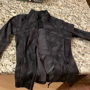 Size 6, Lululemon define jacket in camo